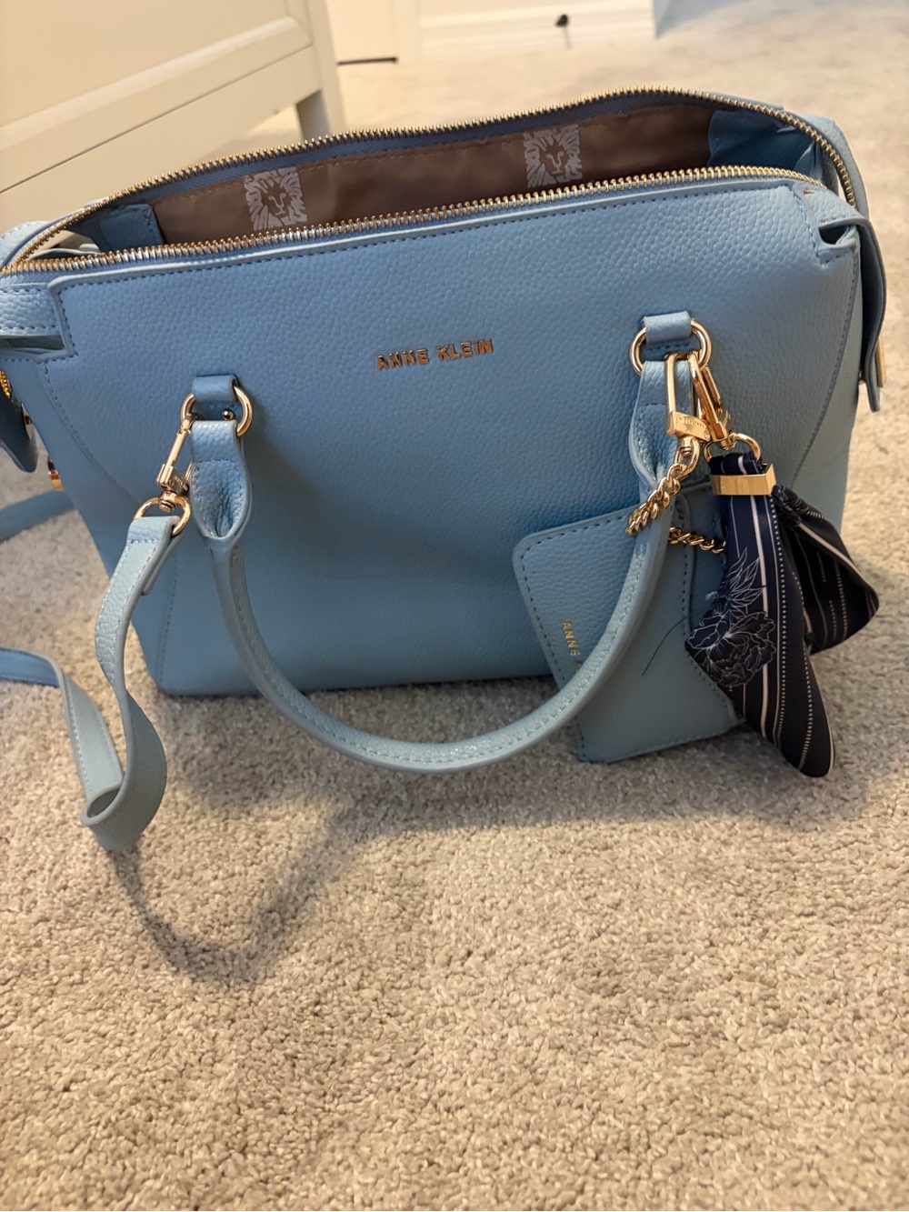 Anne Klein hand bag baby blue